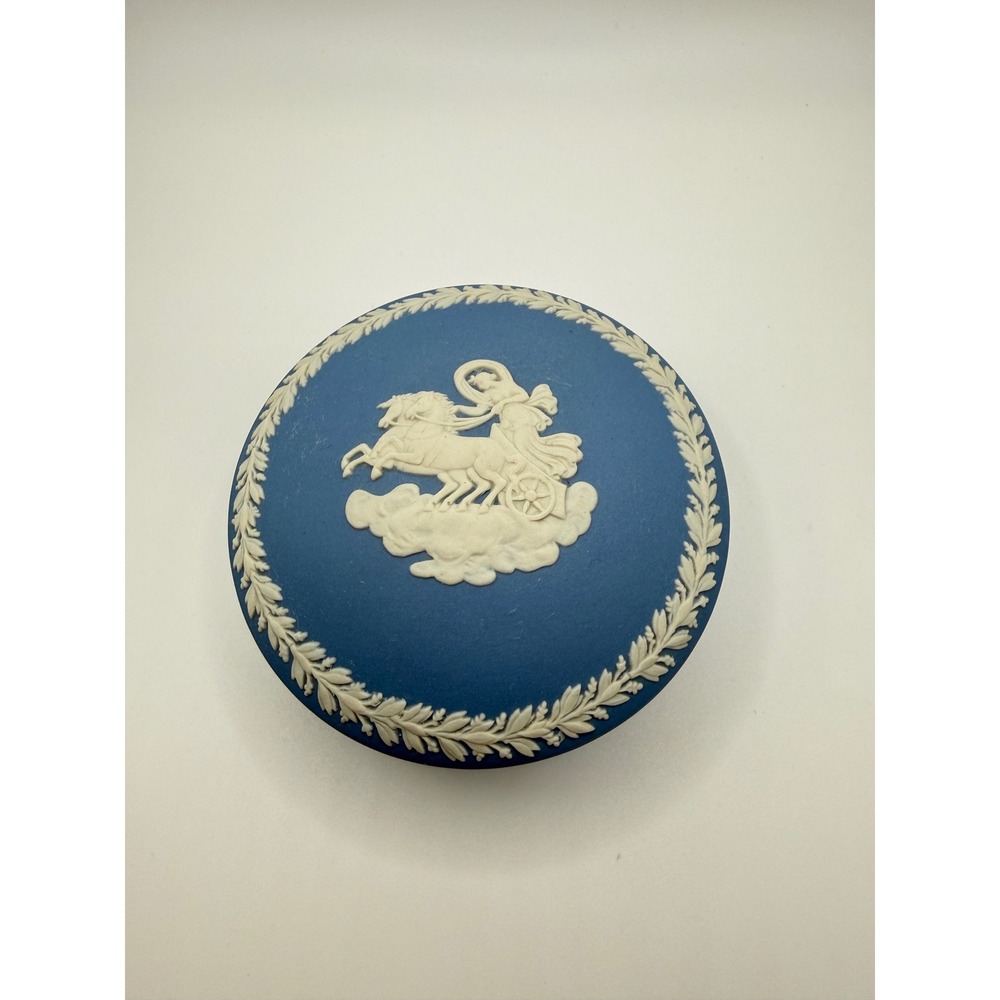 Wedgwood Jasperware Blue Aurora Chariot Round Trinket Box Made in England - Picture 2 of 5